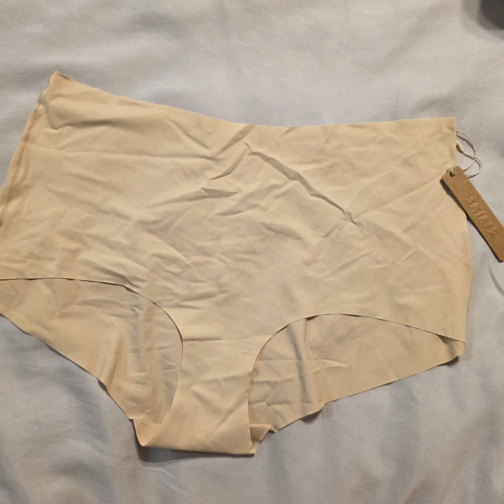Skims Naked Boyshorts In Sand Size XL NWT